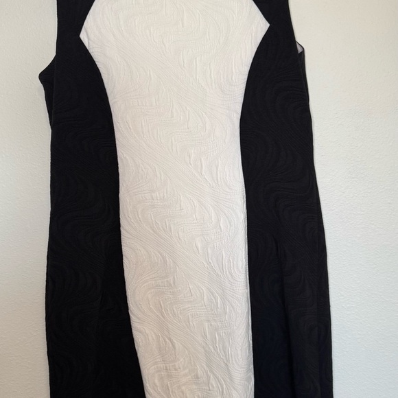 Roz & Ali sleeveless black and white dress size 14 - Picture 7 of 7